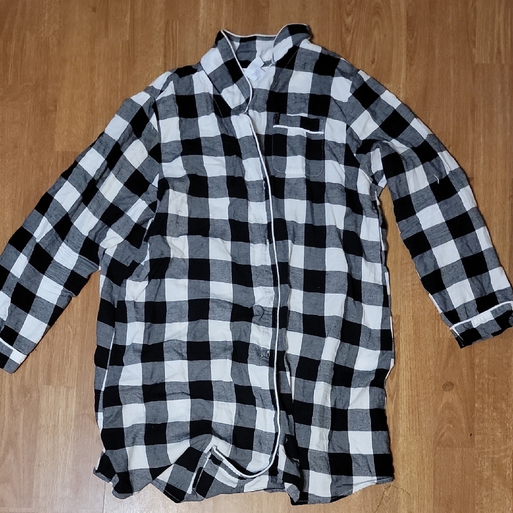Black and White Plaid Sleep Shirt XL